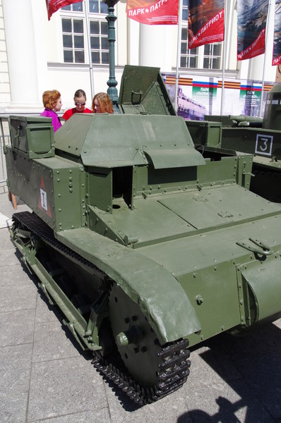 Танкетка Т-27 на выставке «Оружие Победы» на Сапожковской площади
