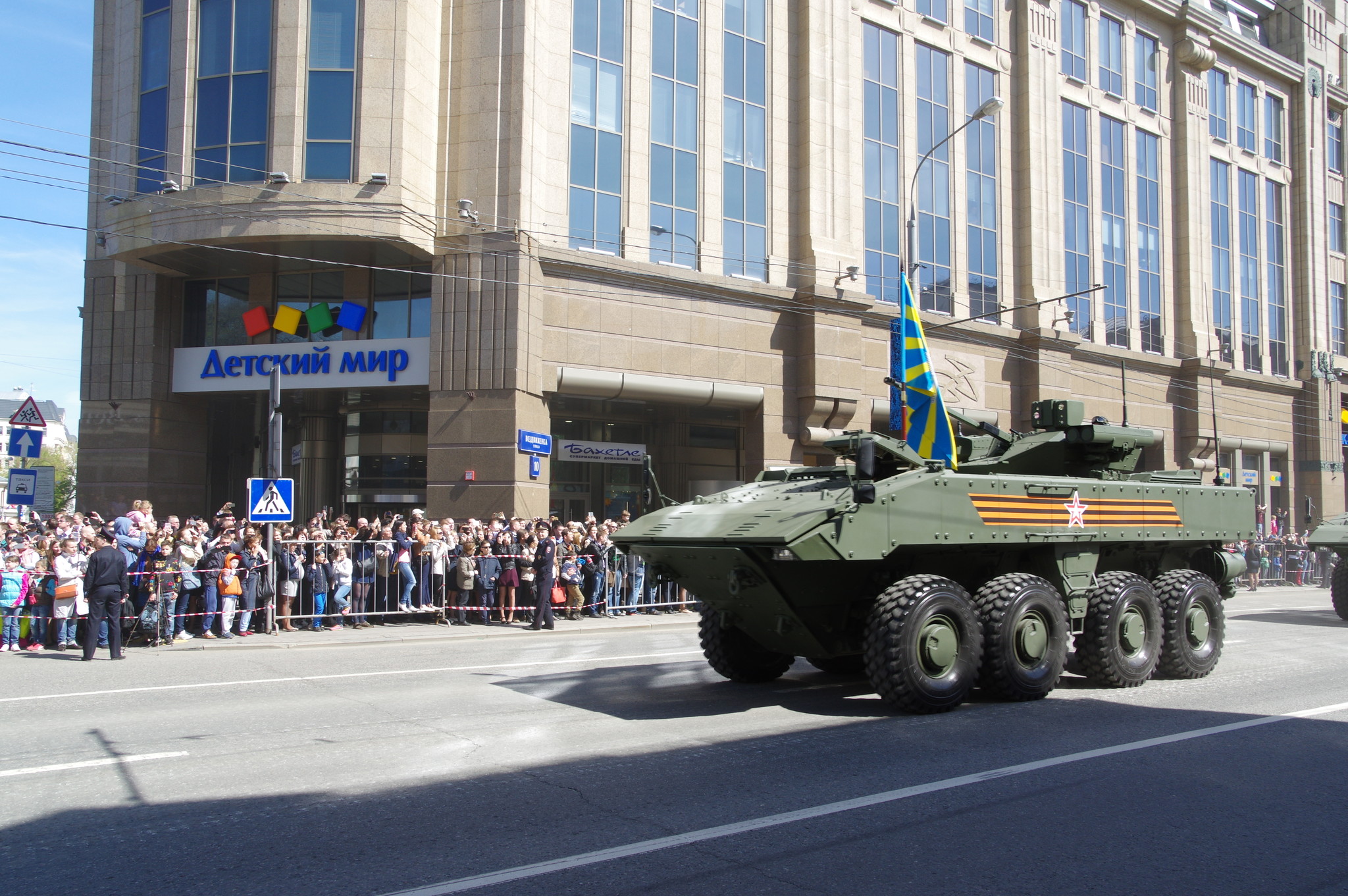 Боевая машина пехоты на базе унифицированной колёсной бронированной платформы «Бумеранг»