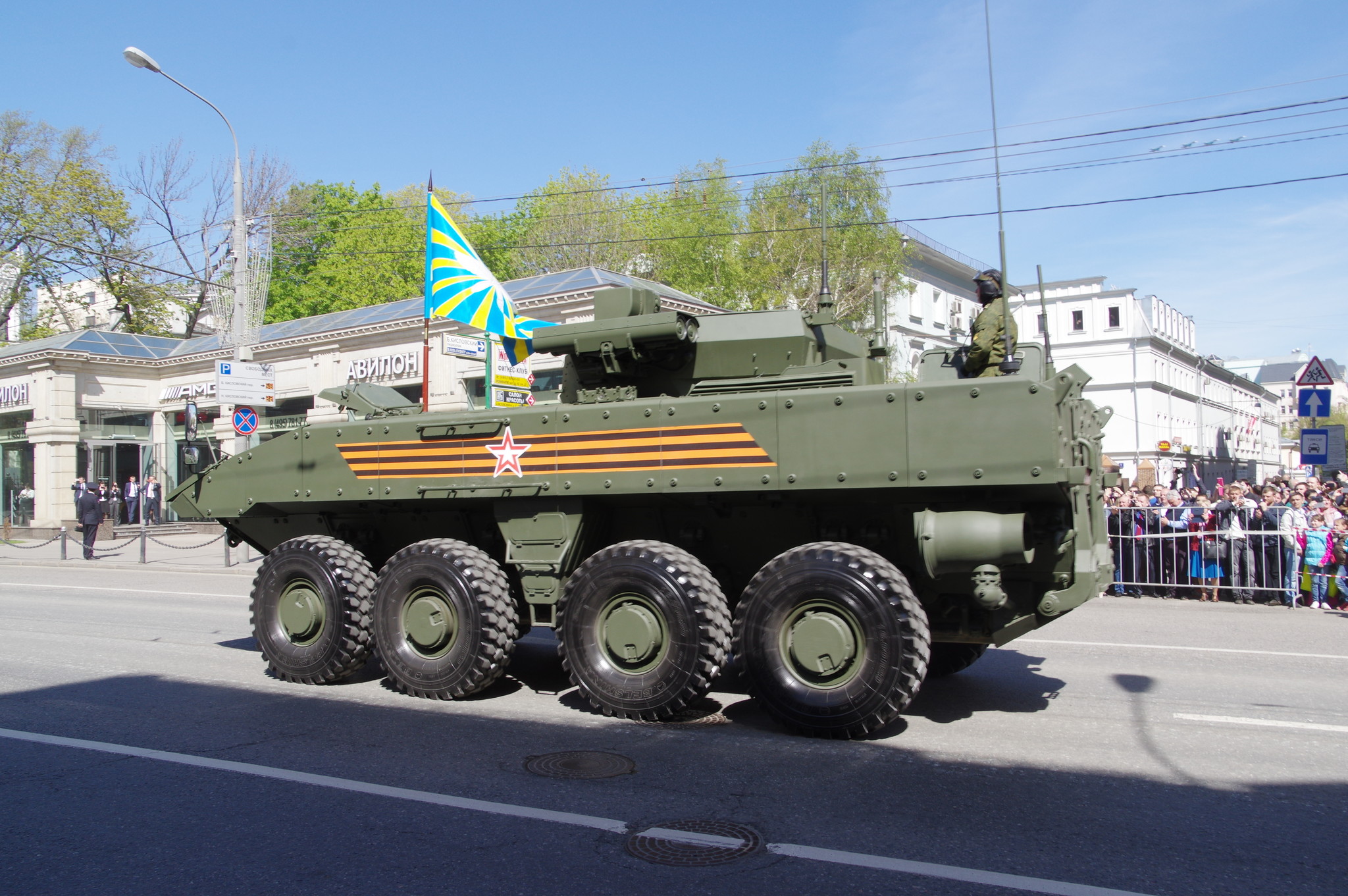 Боевая машина пехоты на базе унифицированной колёсной бронированной платформы «Бумеранг»