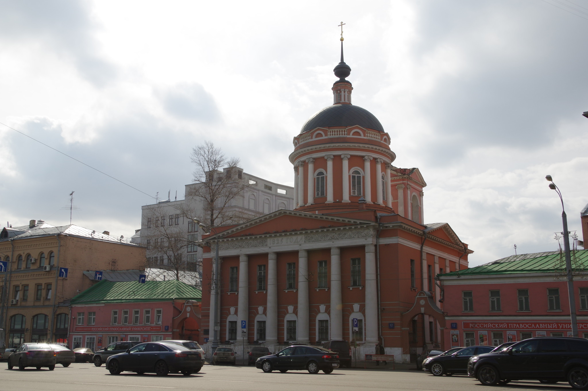 Церковь Святого Апостола Иоанна Богослова под Вязом (Новая площадь, дом 12, строение 2)