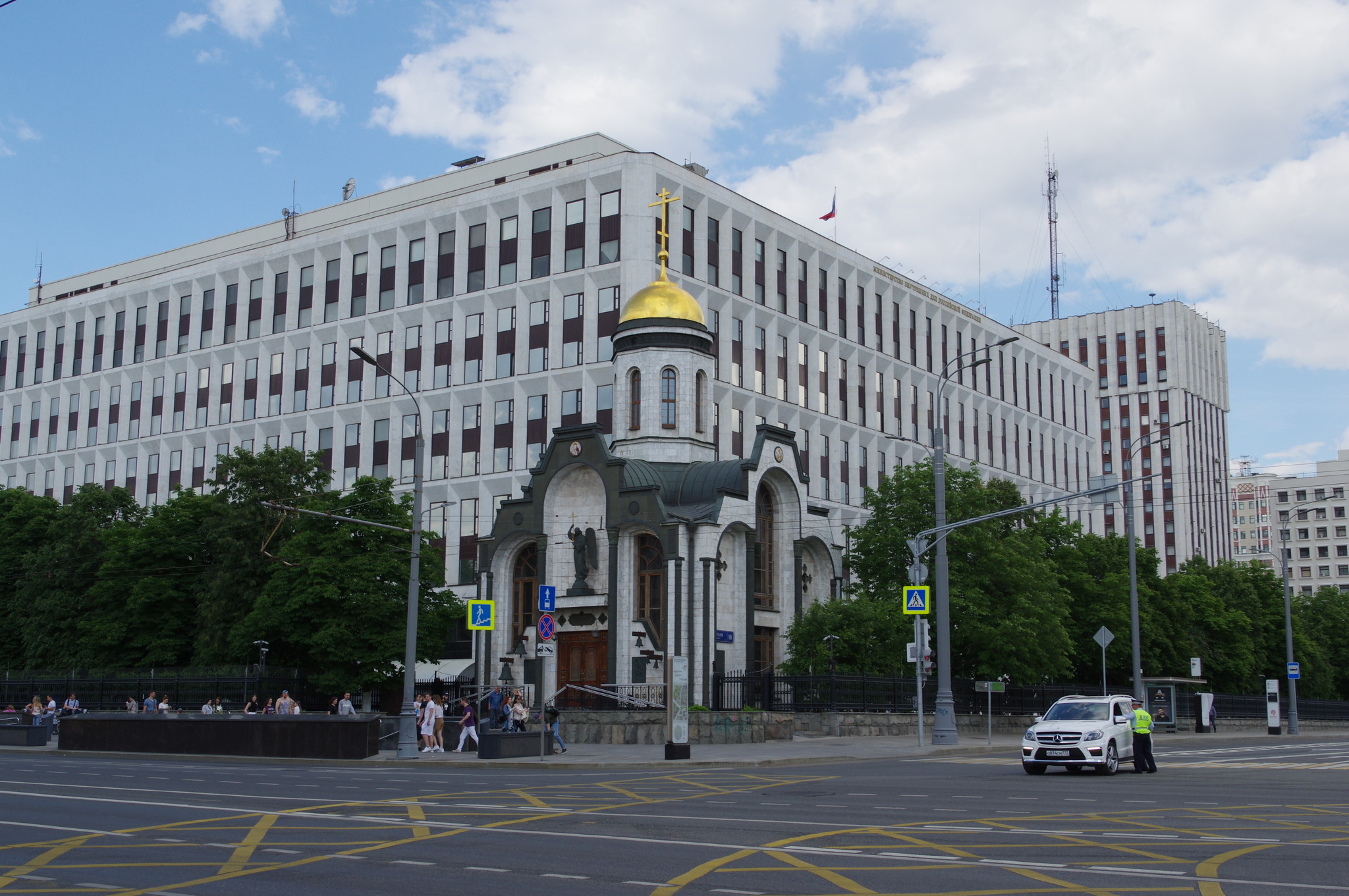 Храм-часовня Казанской иконы Божией Матери на Калужской площади (Житная улица, дом 18)