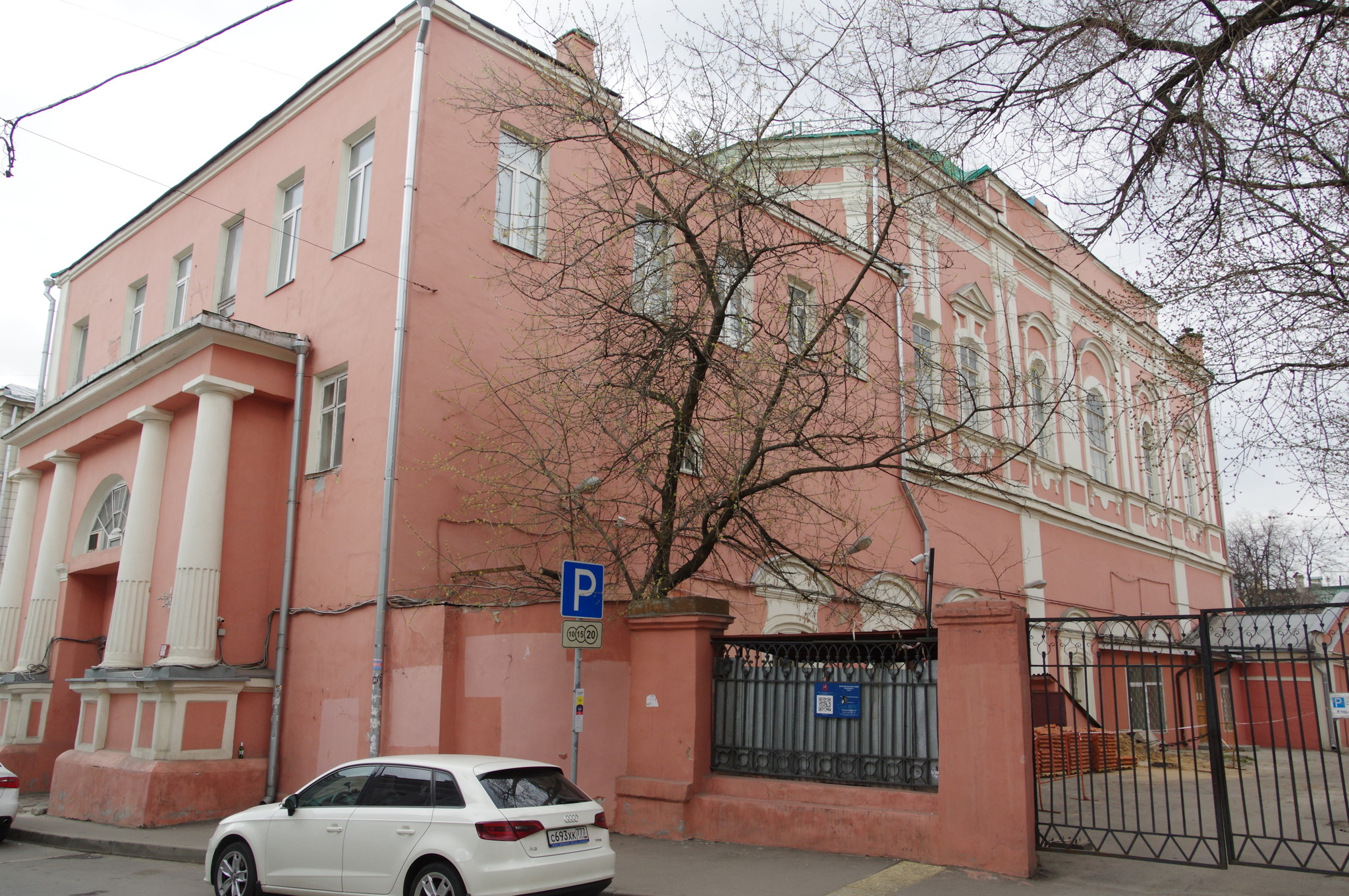 Храм Воскресения Словущего в Бараках (улица Покровка, дом 26/1)