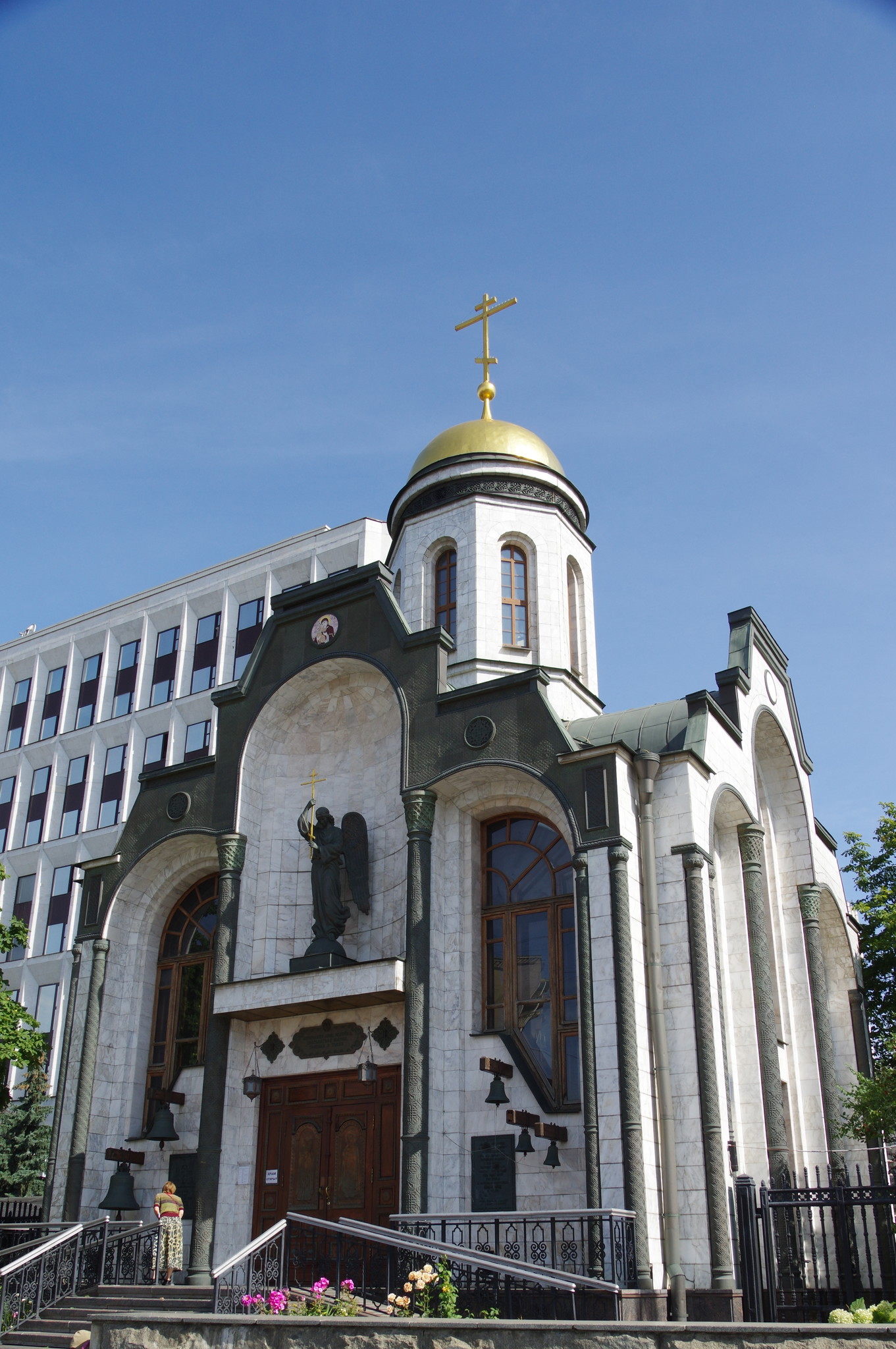 Храм-часовня Казанской иконы Божией Матери на Калужской площади (Житная улица, дом 18)