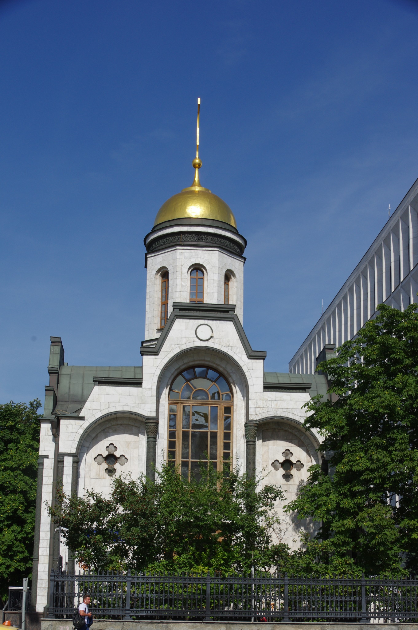 Храм-часовня Казанской иконы Божией Матери на Калужской площади (Житная улица, дом 18)