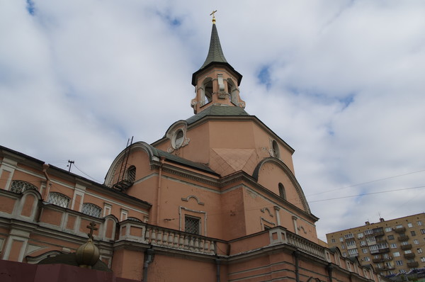 Храм Святых Первоверховных Апостолов Петра и Павла в Новой Басманной Слободе (Новая Басманная улица, дом 11)