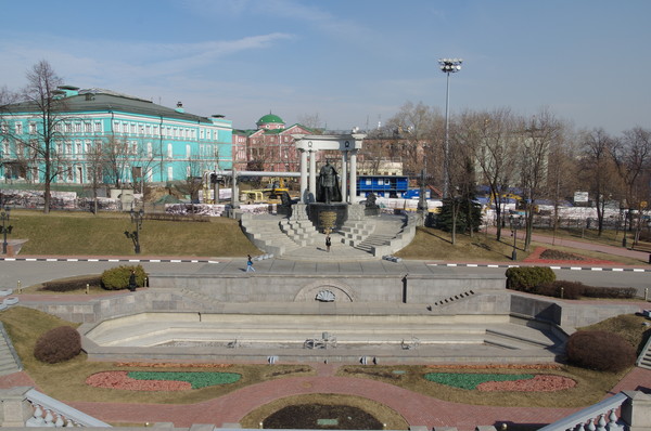 Памятник Александру II у Храма Христа Спасителя