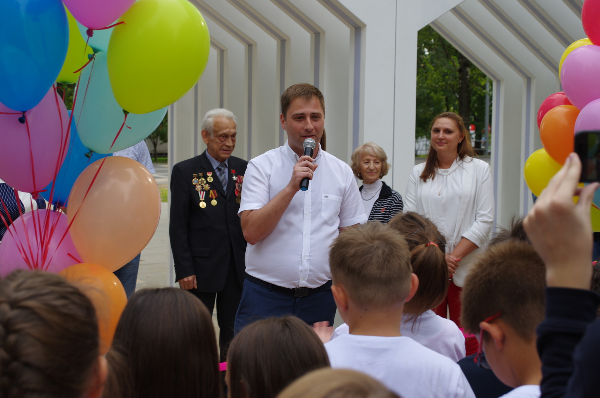 Открытие пешеходной зоны «Лианозовский променад». Глава управы района Лианозово Сергей Викторович Юрьев