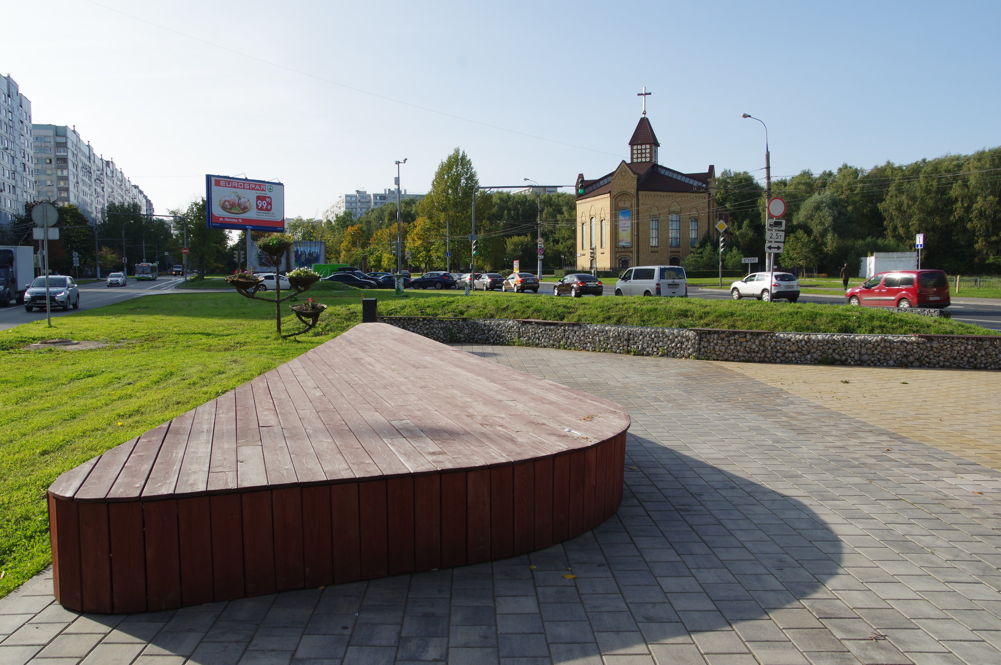 На улице Лескова