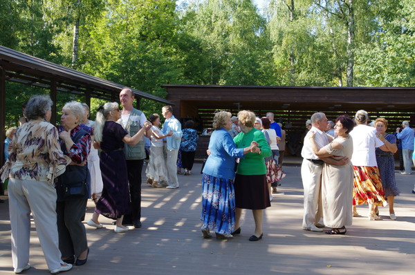 Танцы в Лианозовском парке