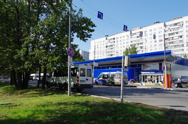 ТД «Перекрёсток» (Череповецкая улица, дом 17)
