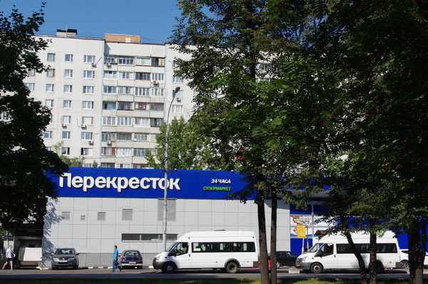 ТД «Перекрёсток» (Череповецкая улица, дом 17)