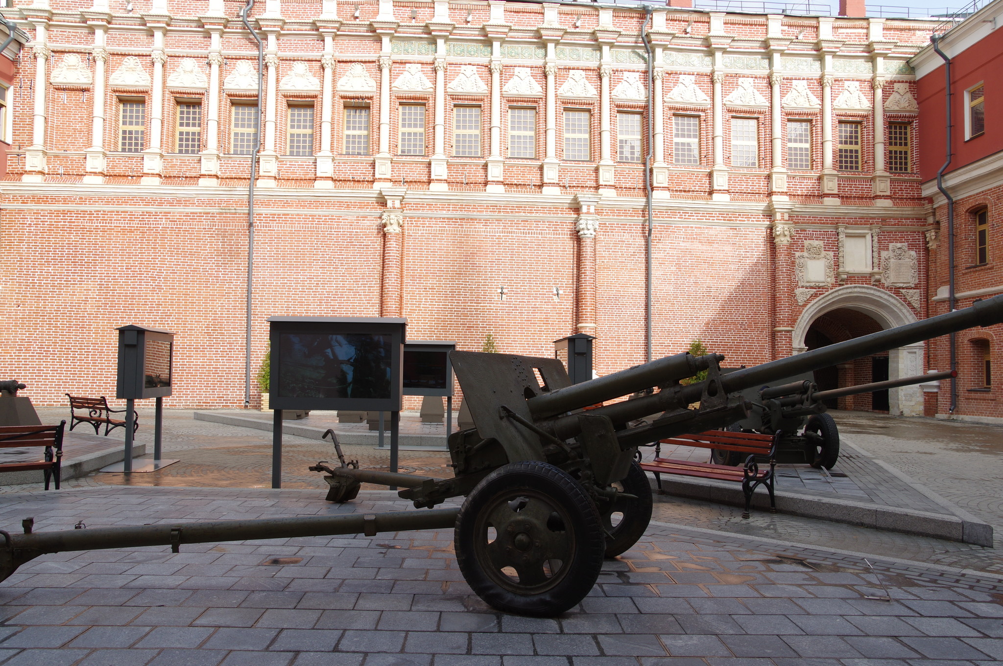 76-мм дивизионная пушка образца 1942 года (ЗИС-3) в экспозиции Исторического музея «Артиллерийский двор»