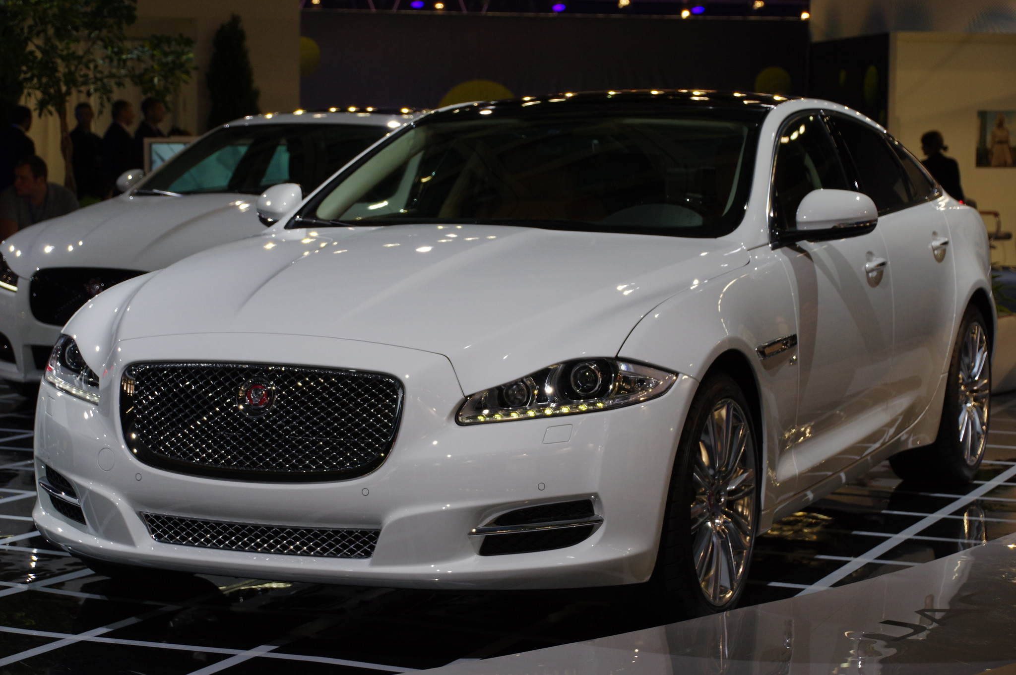 Спортивный седан бизнес-класса Jaguar XF