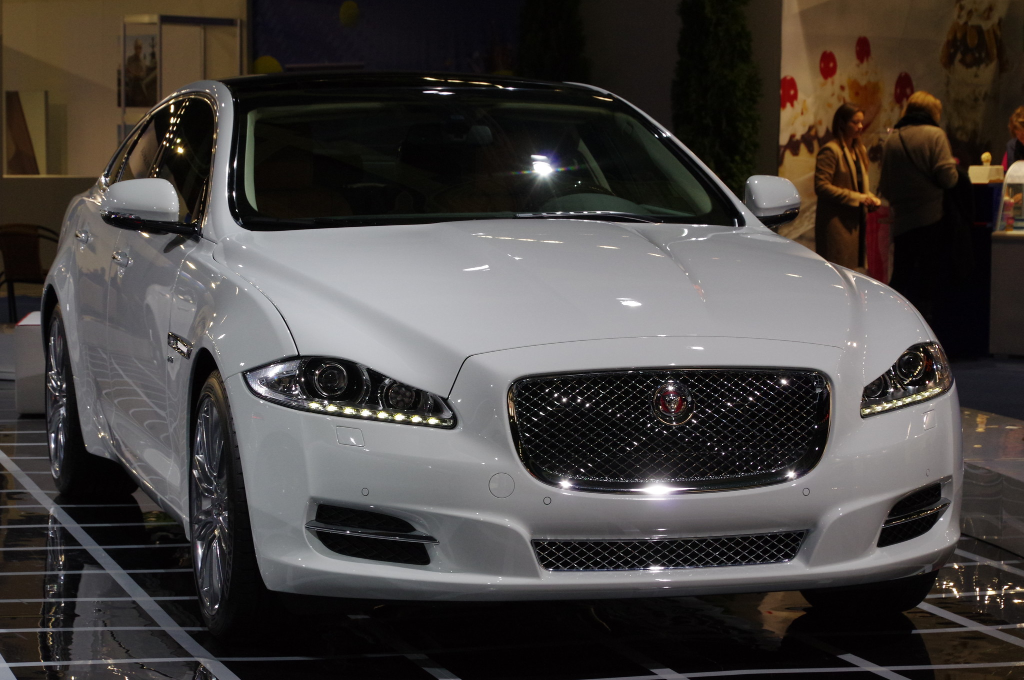 Спортивный седан бизнес-класса Jaguar XF