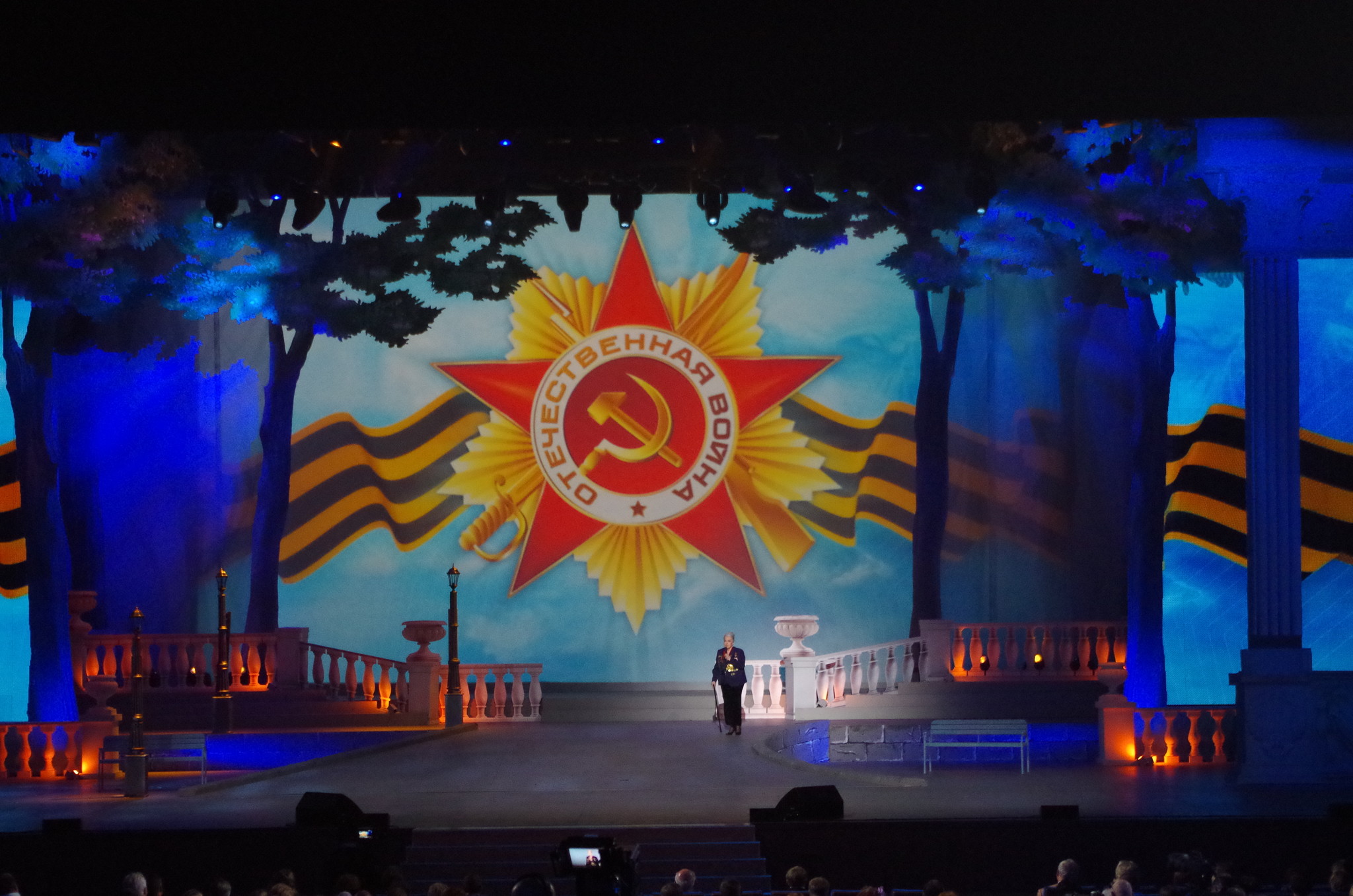 Народная артистка СССР Элина Авраамовна Быстрицкая на сцене Государственного Кремлёвского дворца