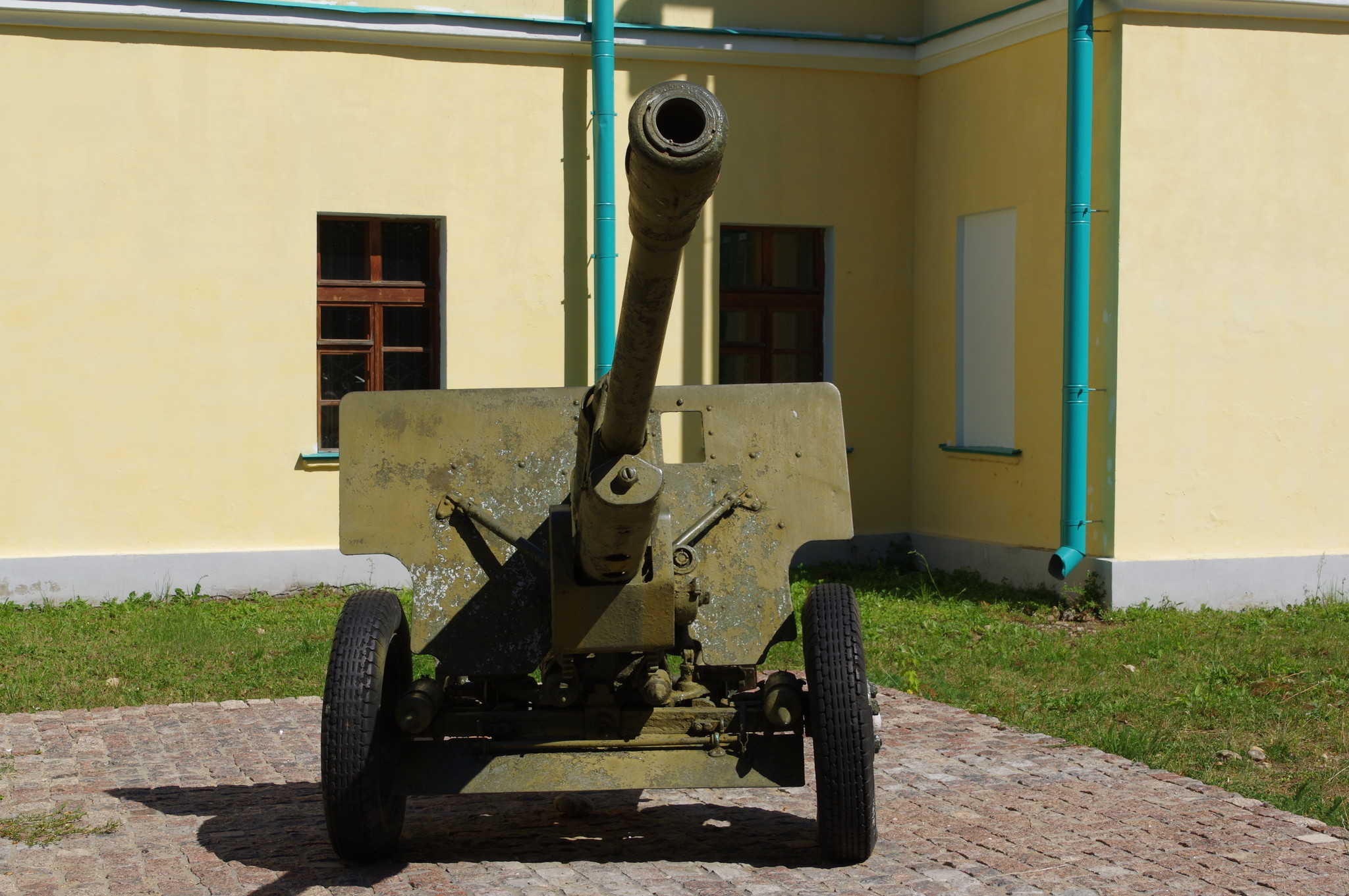 76-мм дивизионная пушка обр. 1942 г. (ЗИС-3) в Дмитровском кремле