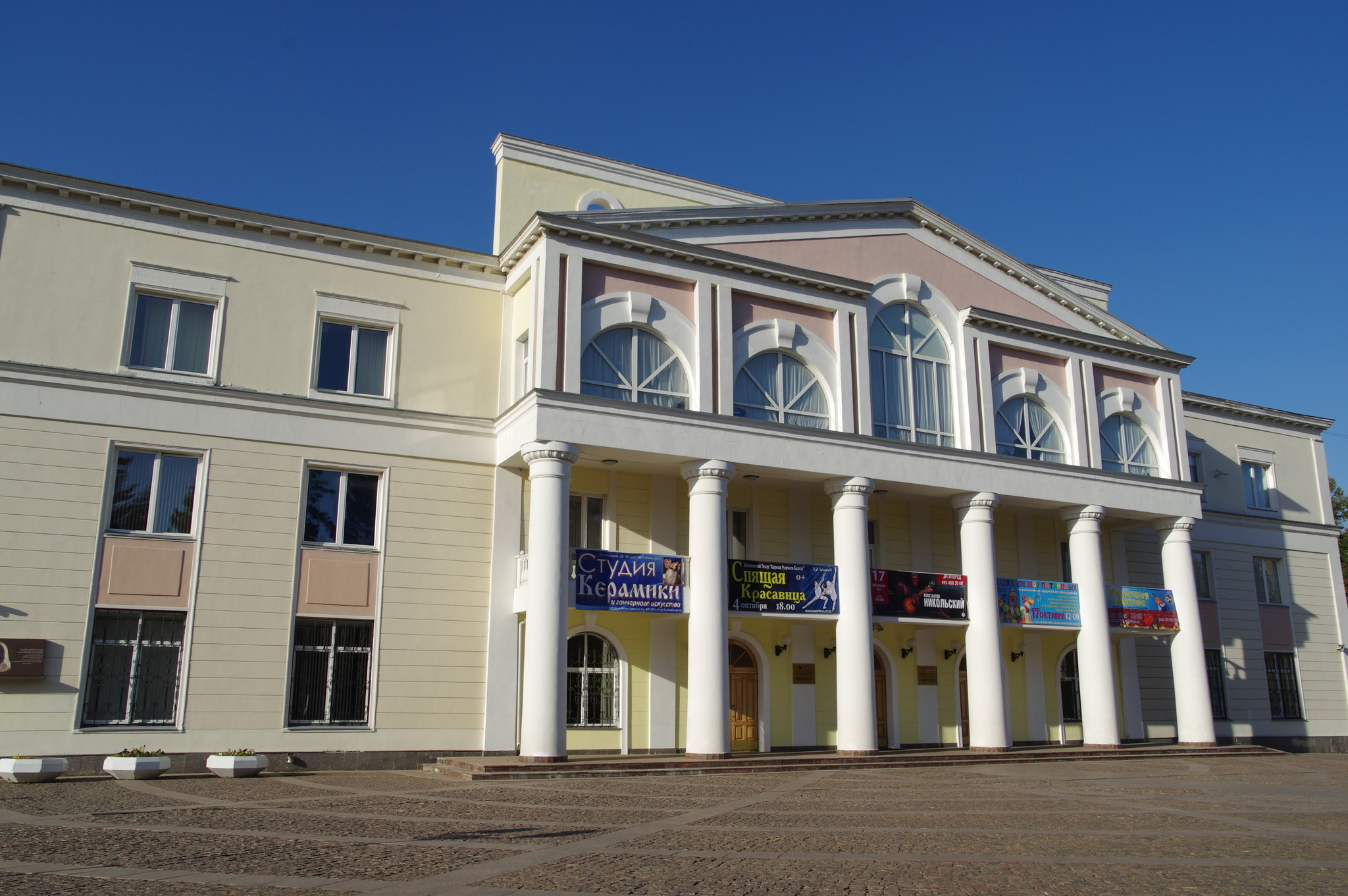 Долгопрудненский Дворец культуры «Вперед» (г. Долгопрудный, площадь Собина, дом 3)