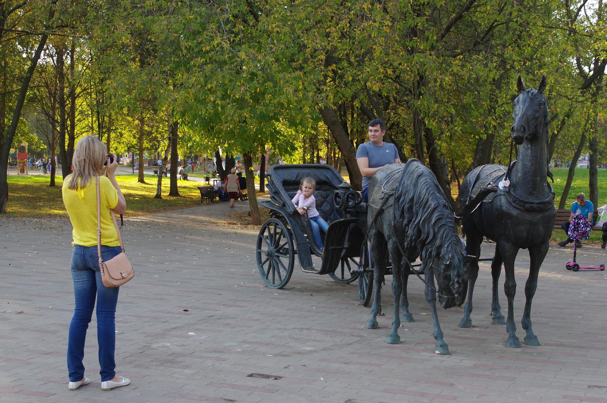 Скульптура «Экипаж» в Парке культуры и отдыха города Долгопрудный