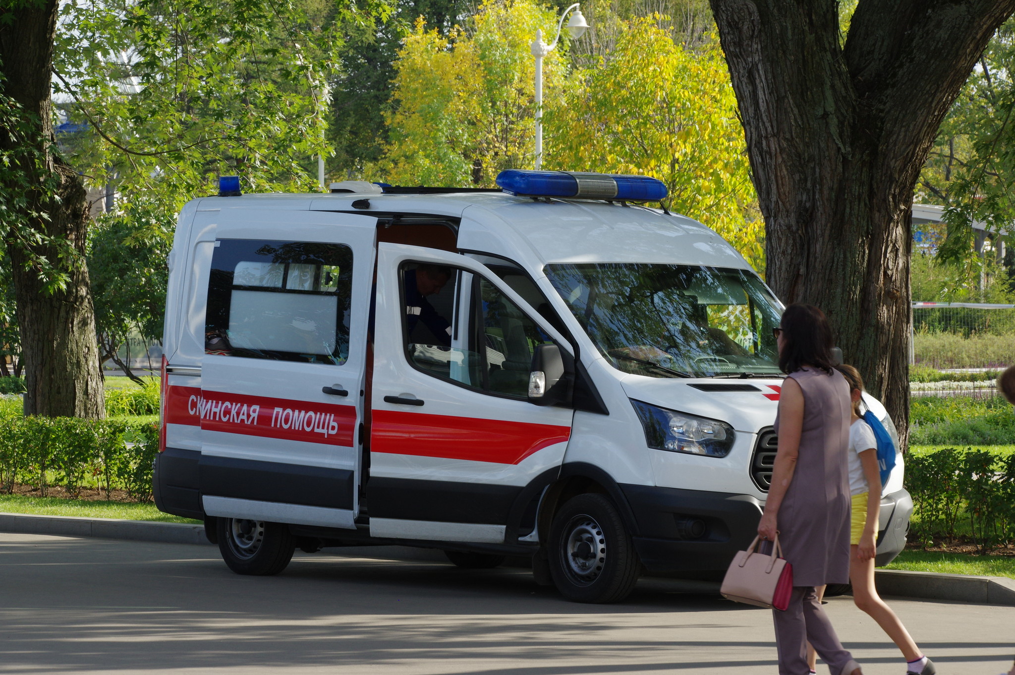 Автомобиль скорой медицинской помощи на ВДНХ