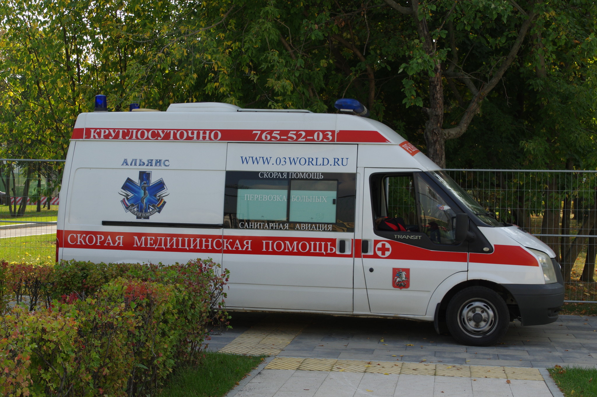 Автомобиль скорой медицинской помощи в Лужниках