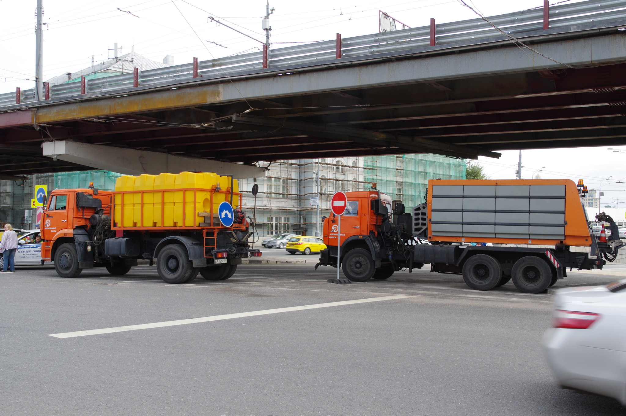 Специализированная техника для промывки тротуаров и дорожного полотна