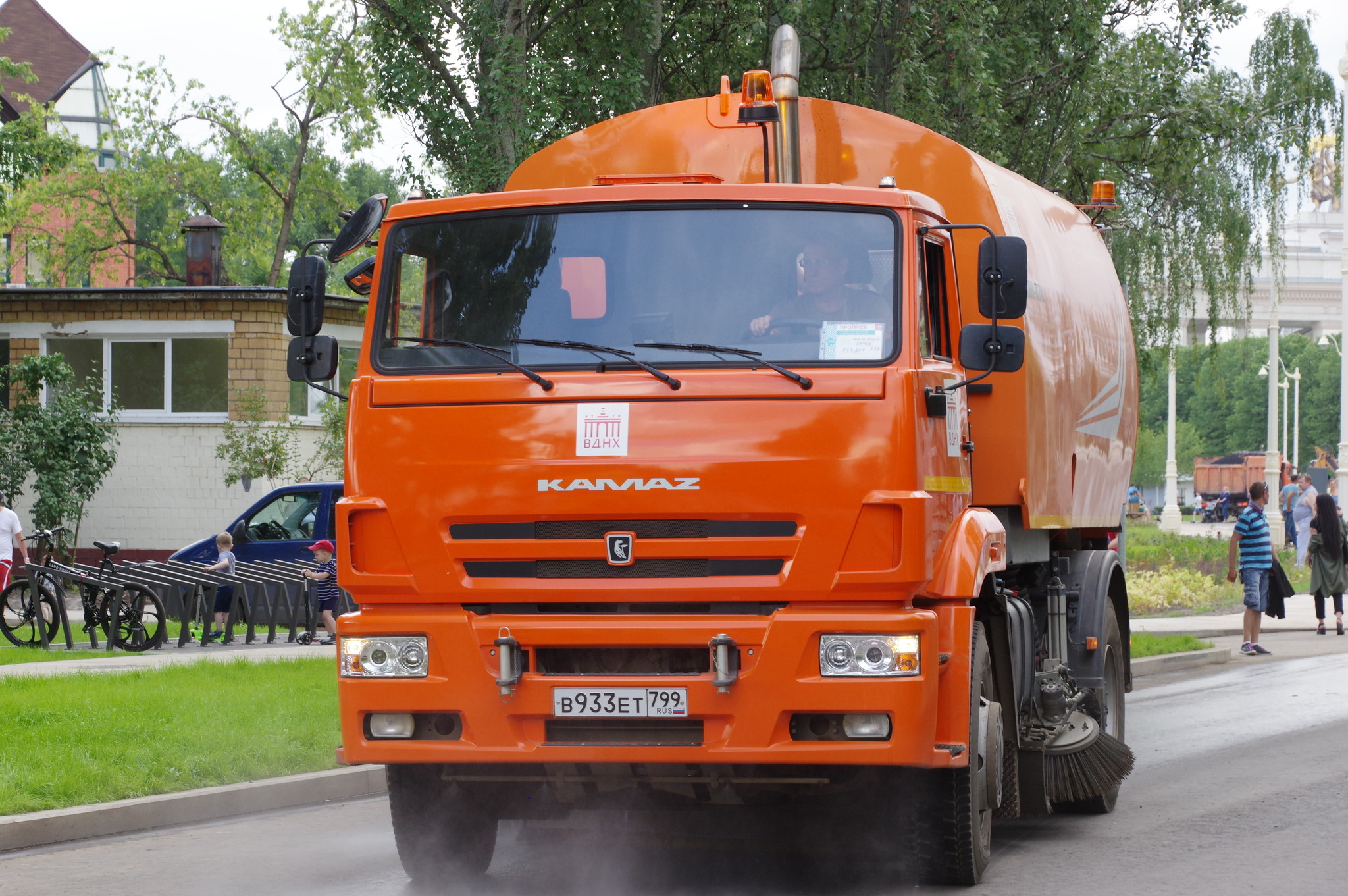 Вакуумная подметально-уборочная машина KBR-K7K на шасси КАМАЗ 53605