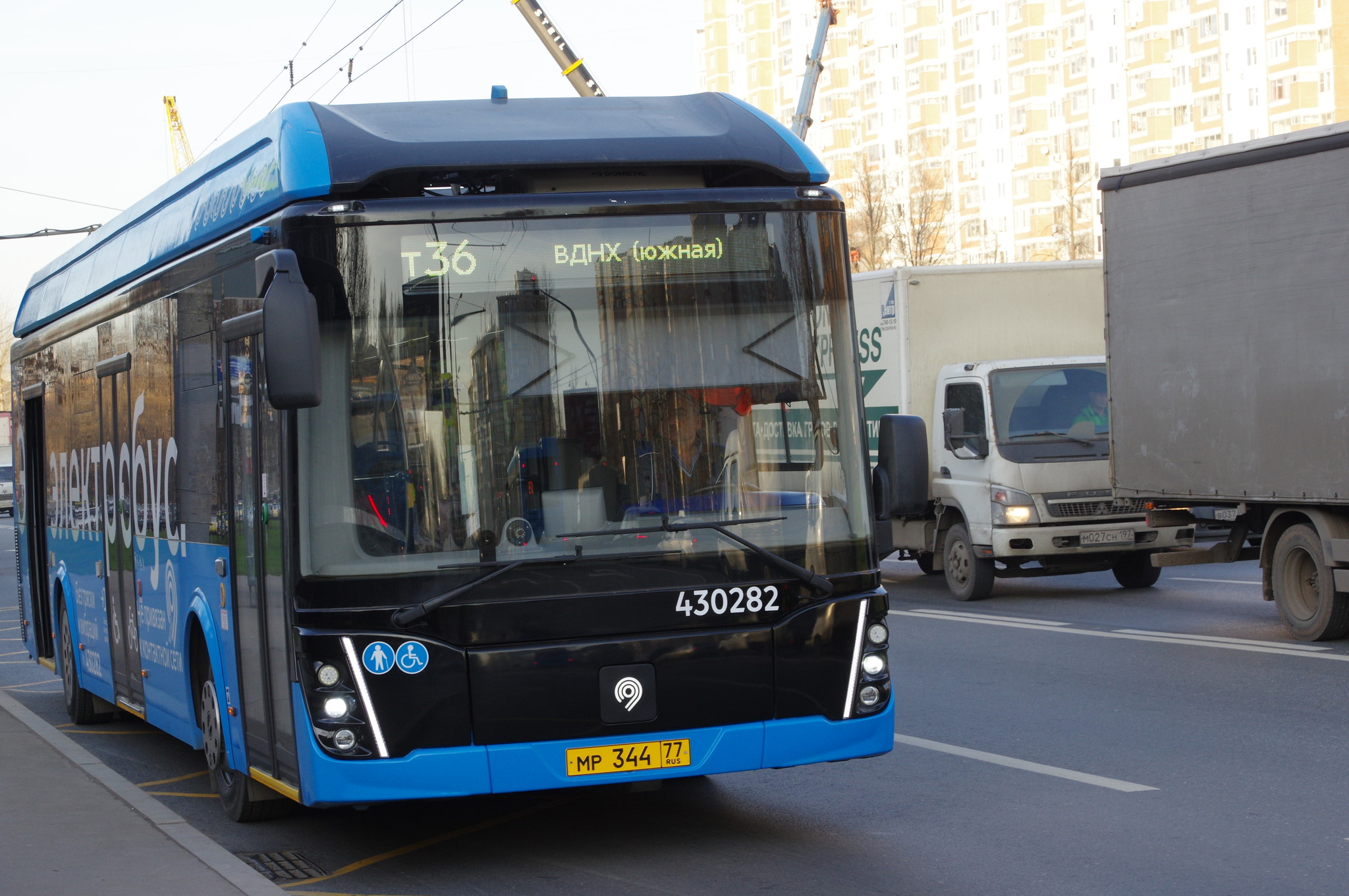 Электробус ЛиАЗ-6274 с б/н 430282 на маршруте № т36