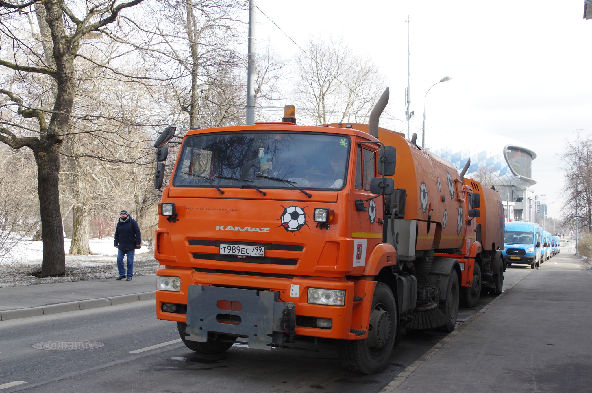Автомобили КмАЗ на Трудовой аллее