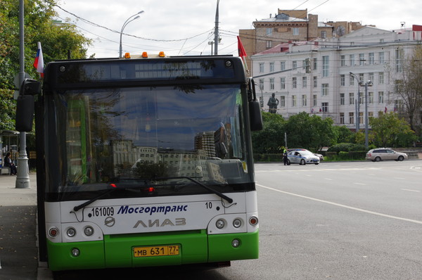 Автобус ЛиАЗ 6213 на улице Советской Армии