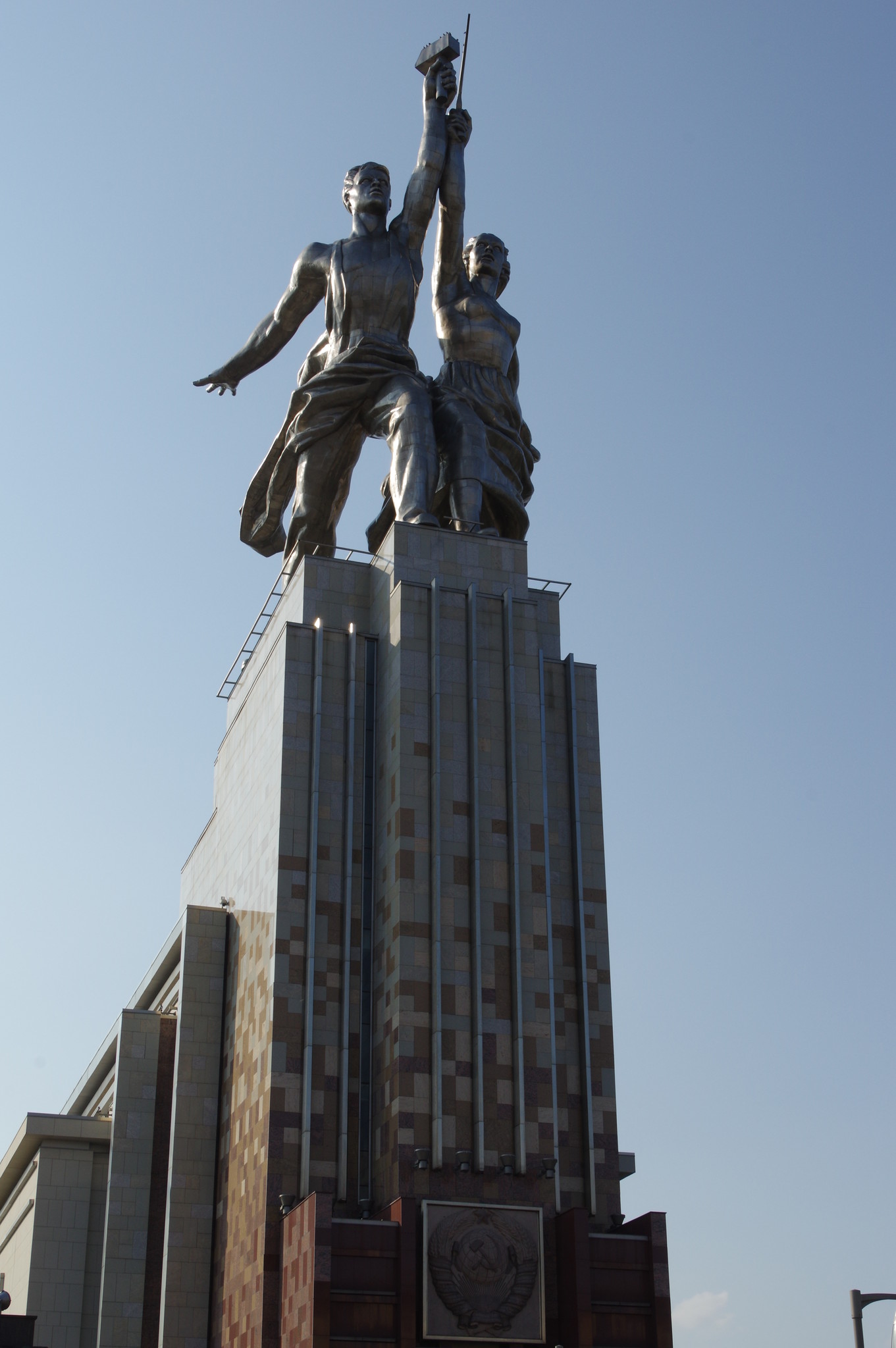 Скульптурная группа «Рабочий и колхозница»