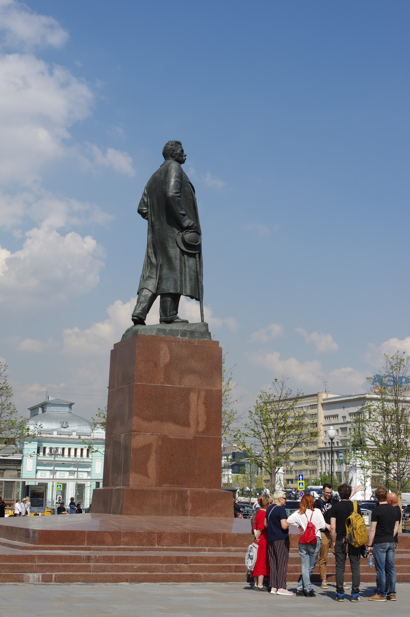 Памятник Максиму Горькому на площади Тверской Заставы