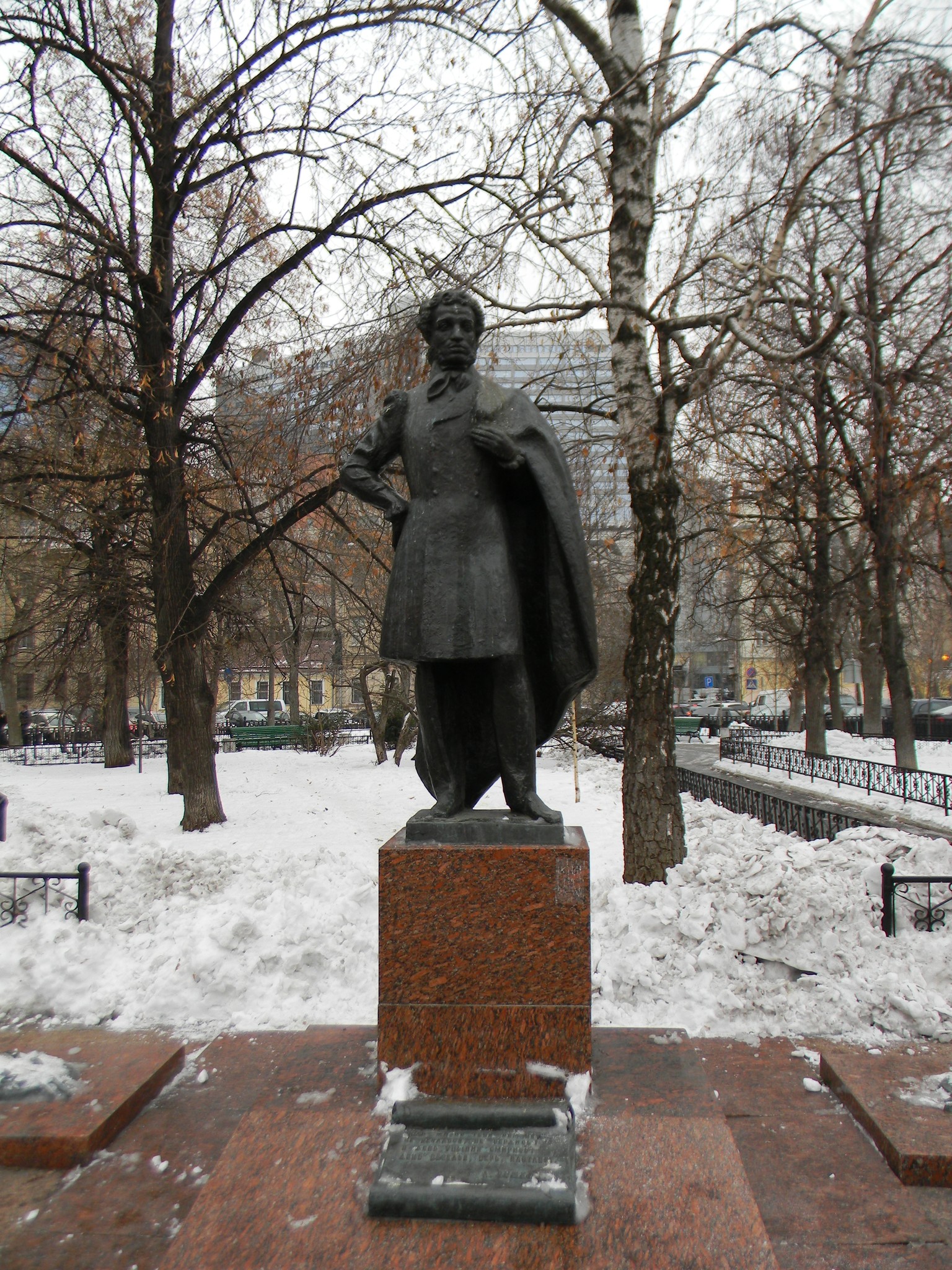 Памятник А.С. Пушкину в сквере Спасопесковской площади