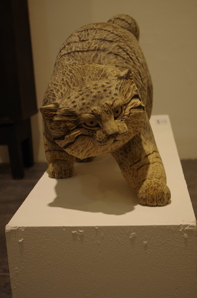 Манул. Александр Крячко. Дер. резьба, тонирование. 2007 г.