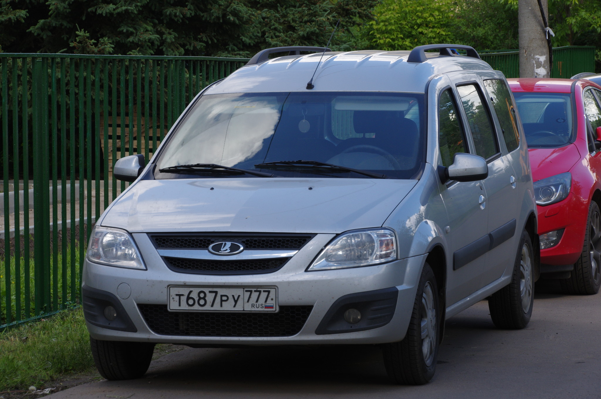 Автомобиль Lada Largus