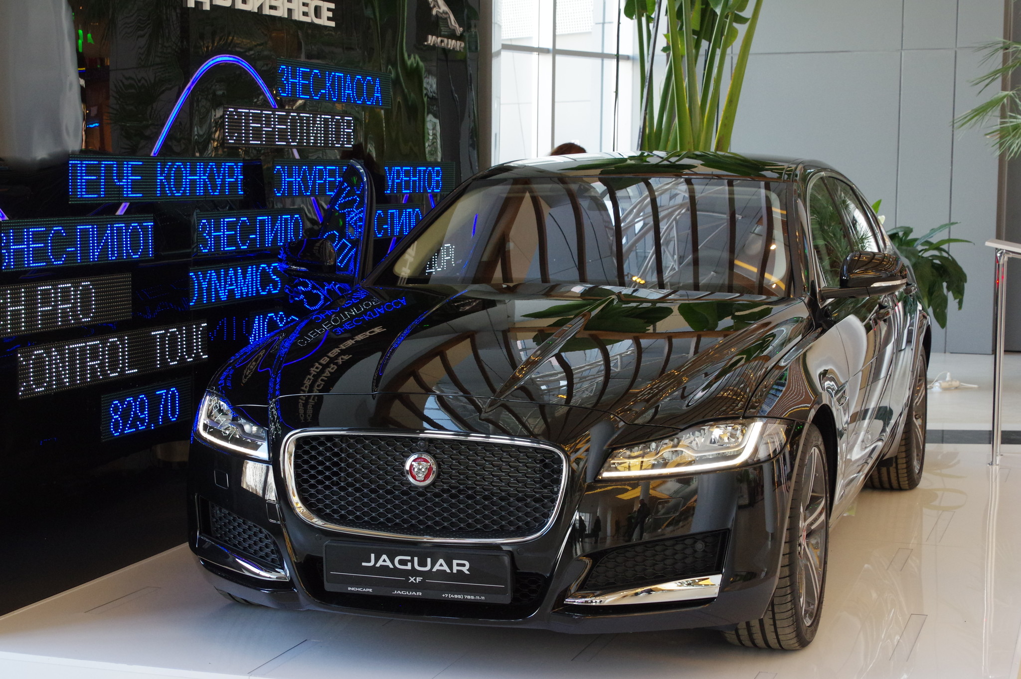 Автомобиль Jaguar XF