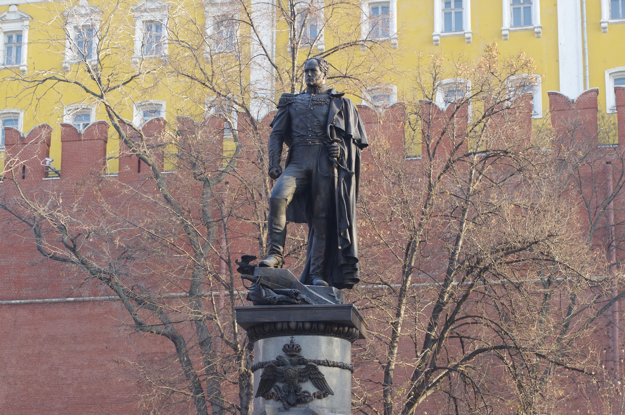 Памятник императору Александру I в Александровском саду у стен Московского Кремля