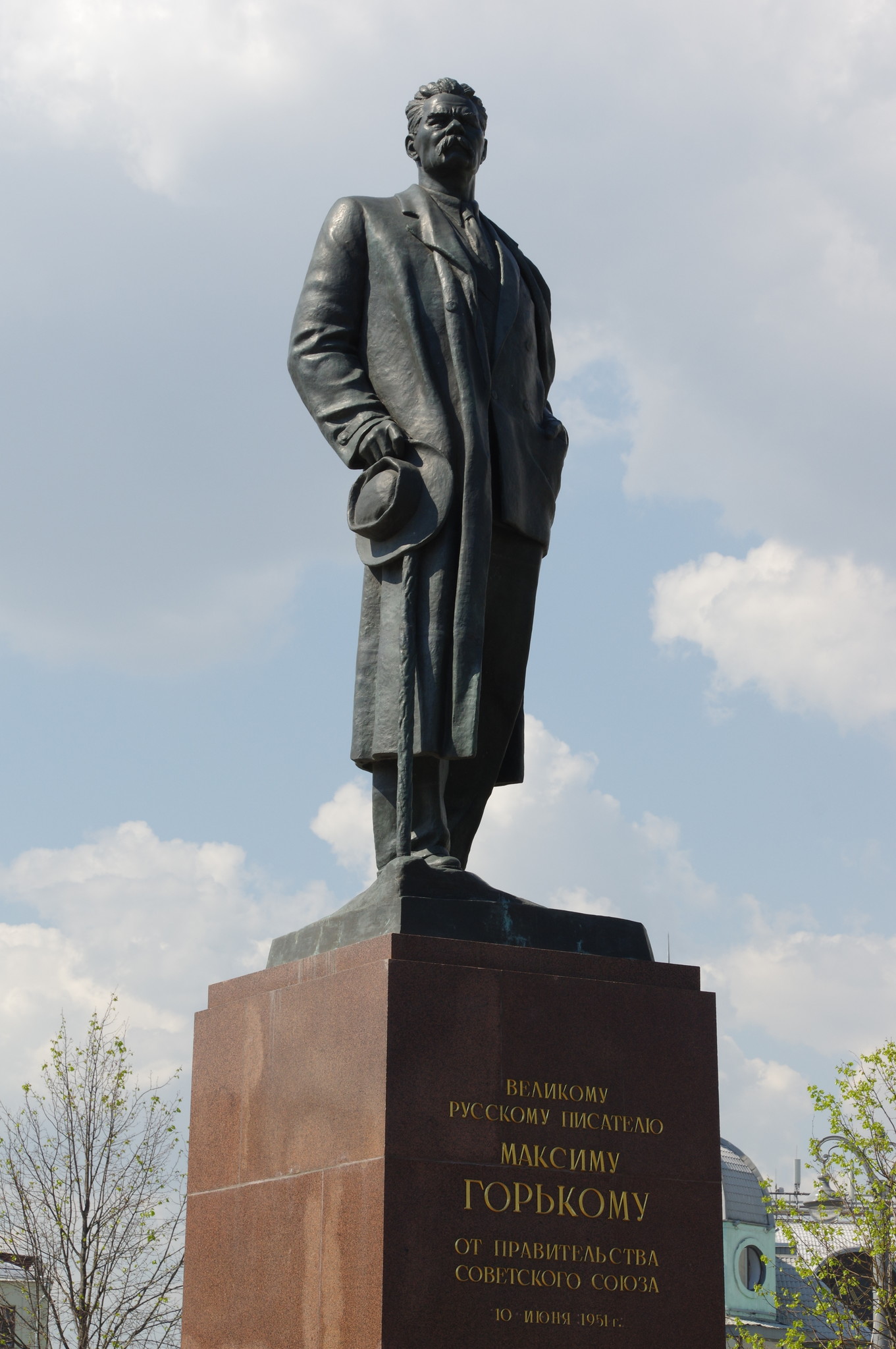 Памятник Максиму Горькому на площади Тверская Застава