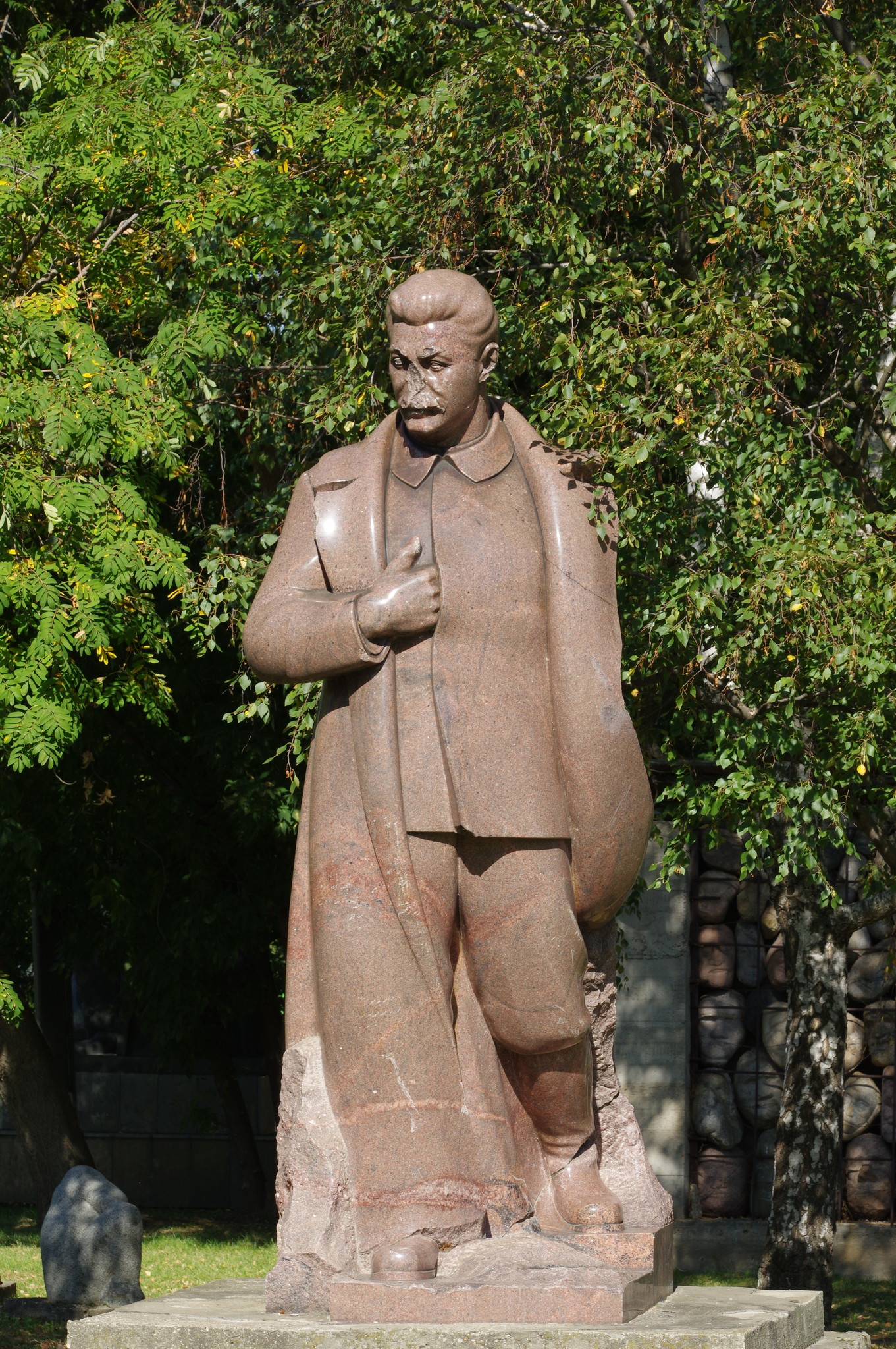 Иосиф Виссарионович Сталин (Джугашвили). 1938 г. Гранит. Меркуров С.Д. Парк искусств «Музеон»