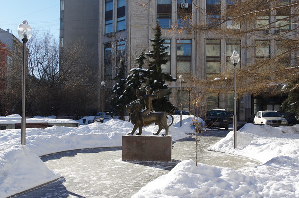 Скульптура «Весть» установлена в Москве в Брюсовом переулке