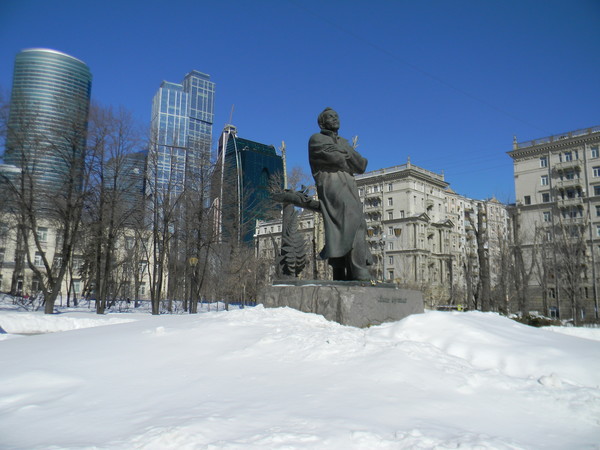 Памятник Янке Купале в Москве