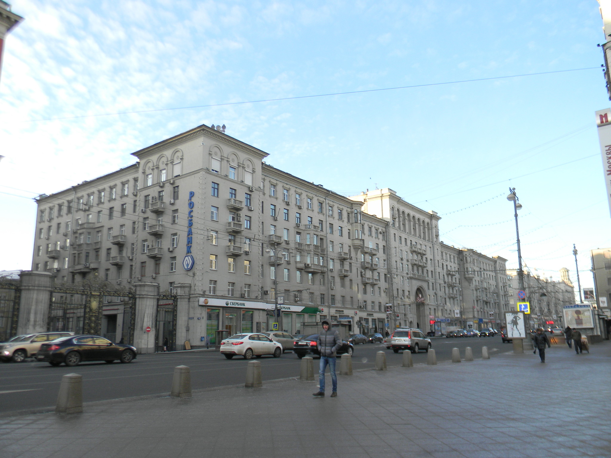 Тверская улица, дом 15. В этом доме с 1940 года по 1977 год жил Народный артист СССР Юрий Александрович Завадский
