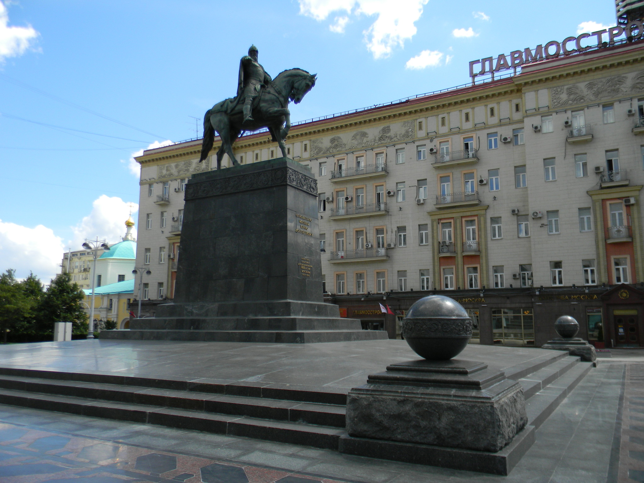 Памятник Юрию Долгорукому