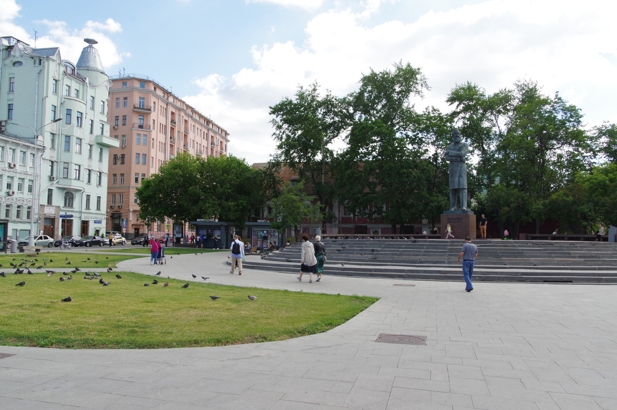 Стрелка Остоженки и Пречистенки