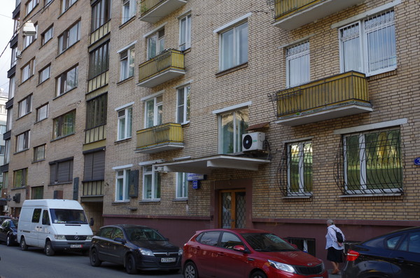 Переулок Сивцев Вражек, дом 31. В этом доме жил Маршал Советского Союза Павел Фёдорович Батицкий