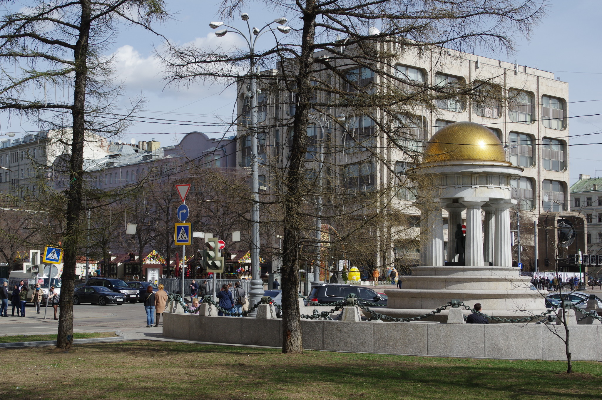 Фонтан-ротонда Наталья и Александр в Москве