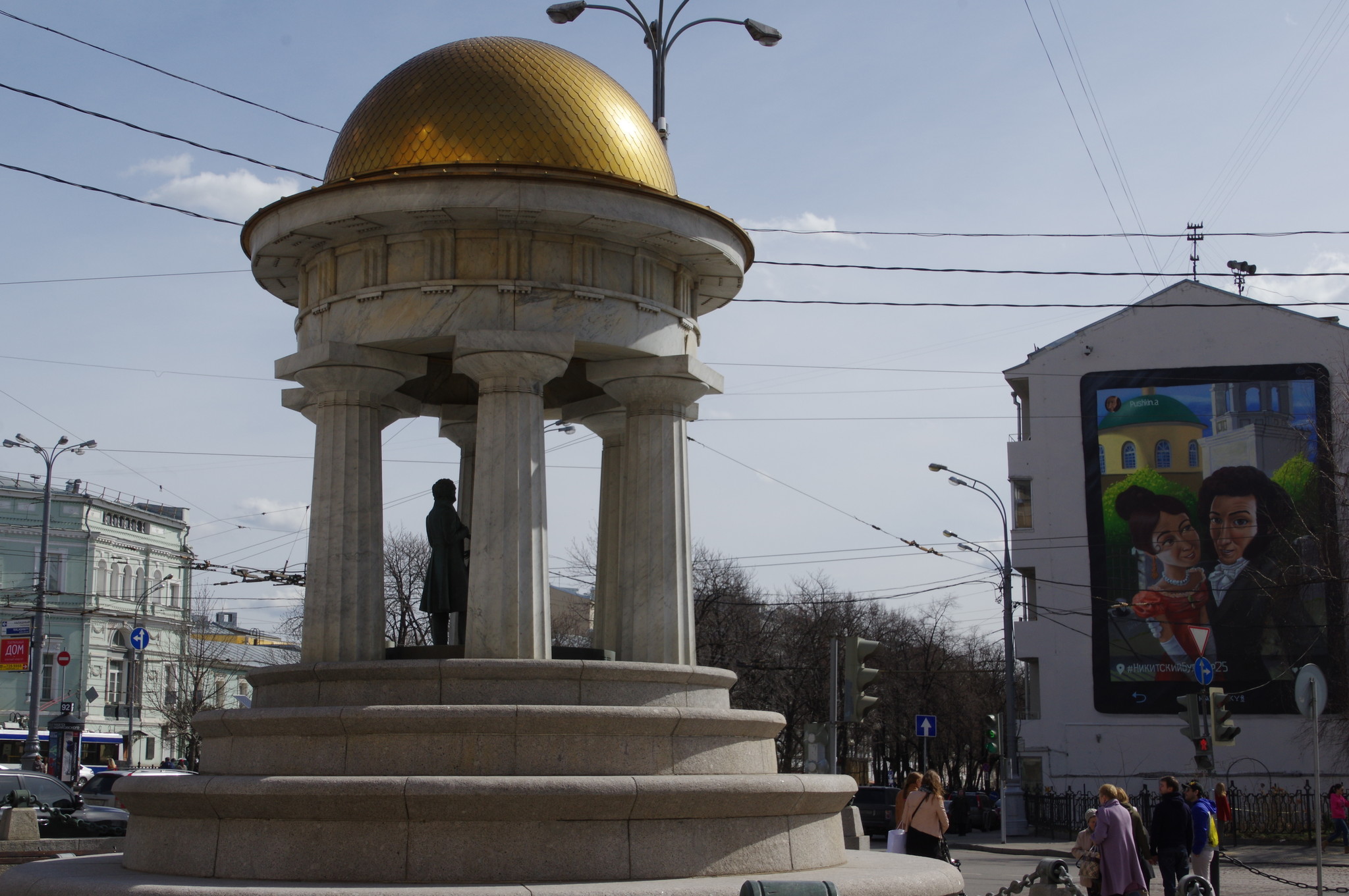 Фонтан-ротонда Наталья и Александр в Москве
