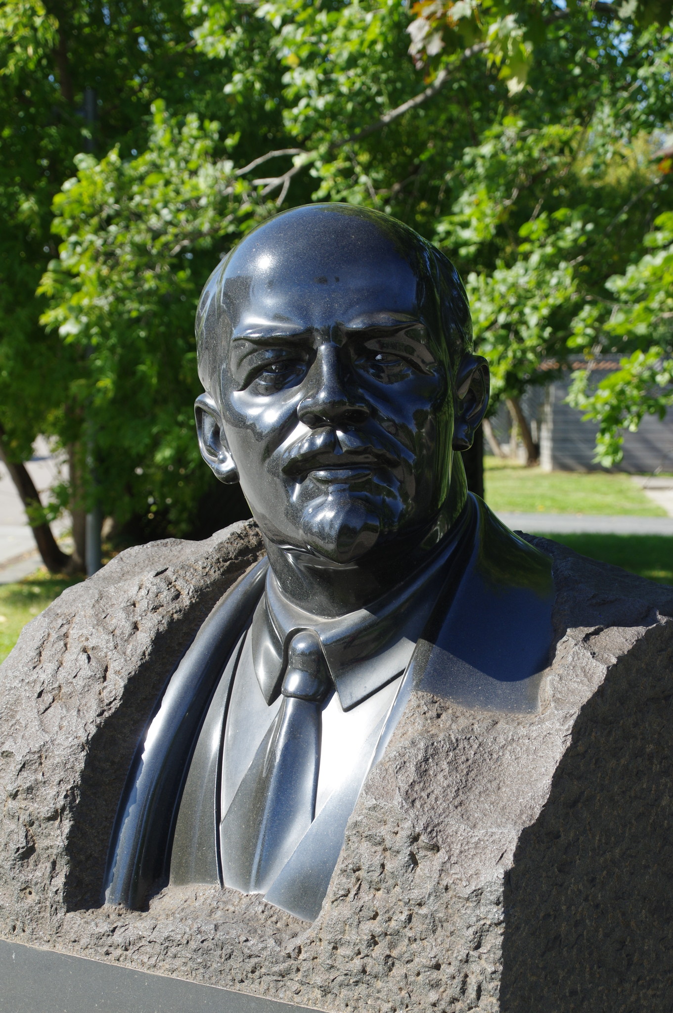 В.И. Ленин. 1939 г. Гранит. Меркуров С.Д. Парк искусств «Музеон»