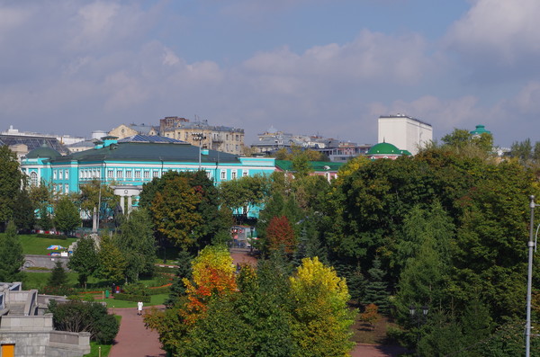 У храма Христа Спасителя