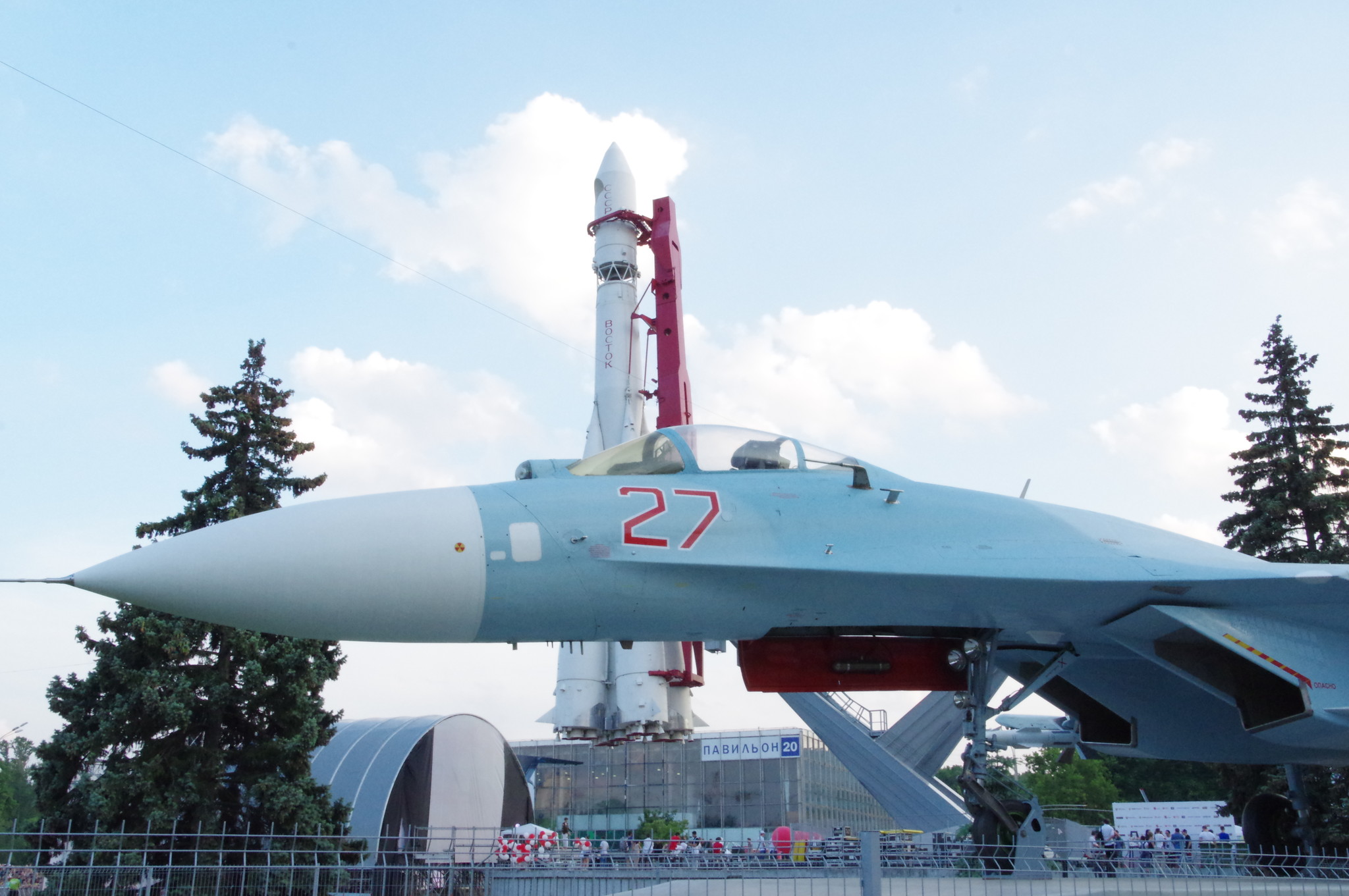 Истребитель Су-27 на ВДНХ