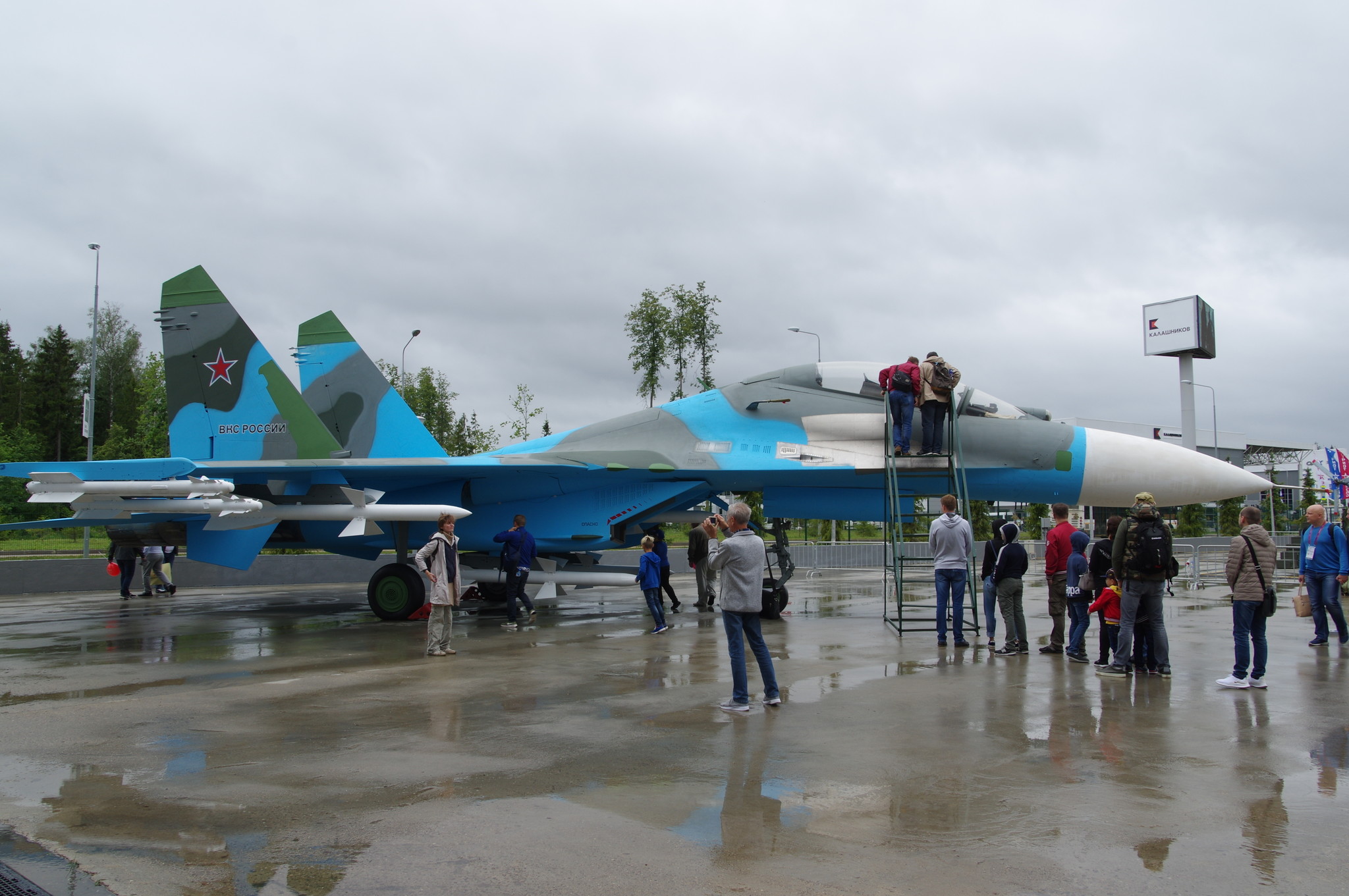 Всепогодный сверхзвуковой тяжёлый истребитель Су-27